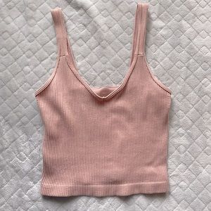 ⭐️3 for $20⭐️ Dynamic Light Pink Cropped Workout Tank Top